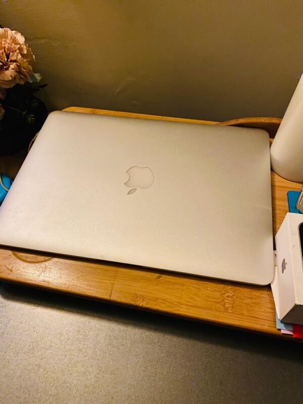 Apple Macbook Air - Image 2