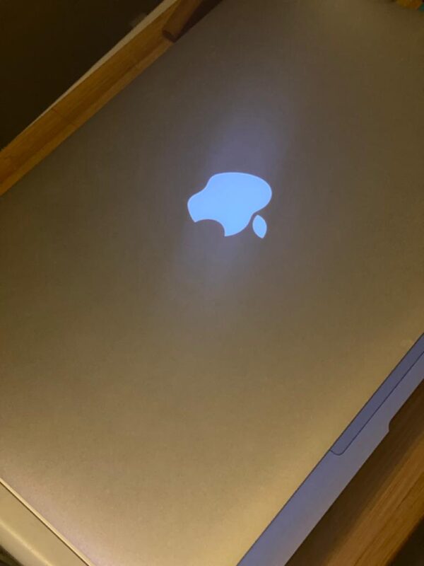 Apple Macbook Air - Image 3